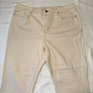 A.N.A Cream Straight Leg Jeans with Classic Design Size 18 High-Rise Straight